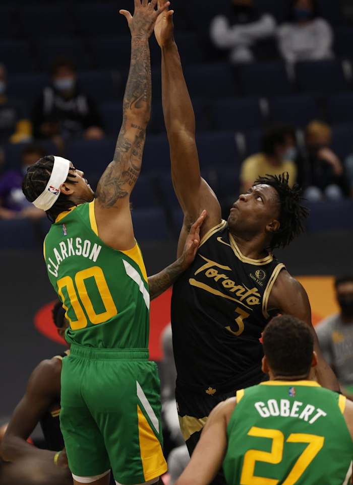Jordan Clarkson (00) participates in a jump ball against the Toronto Raptors